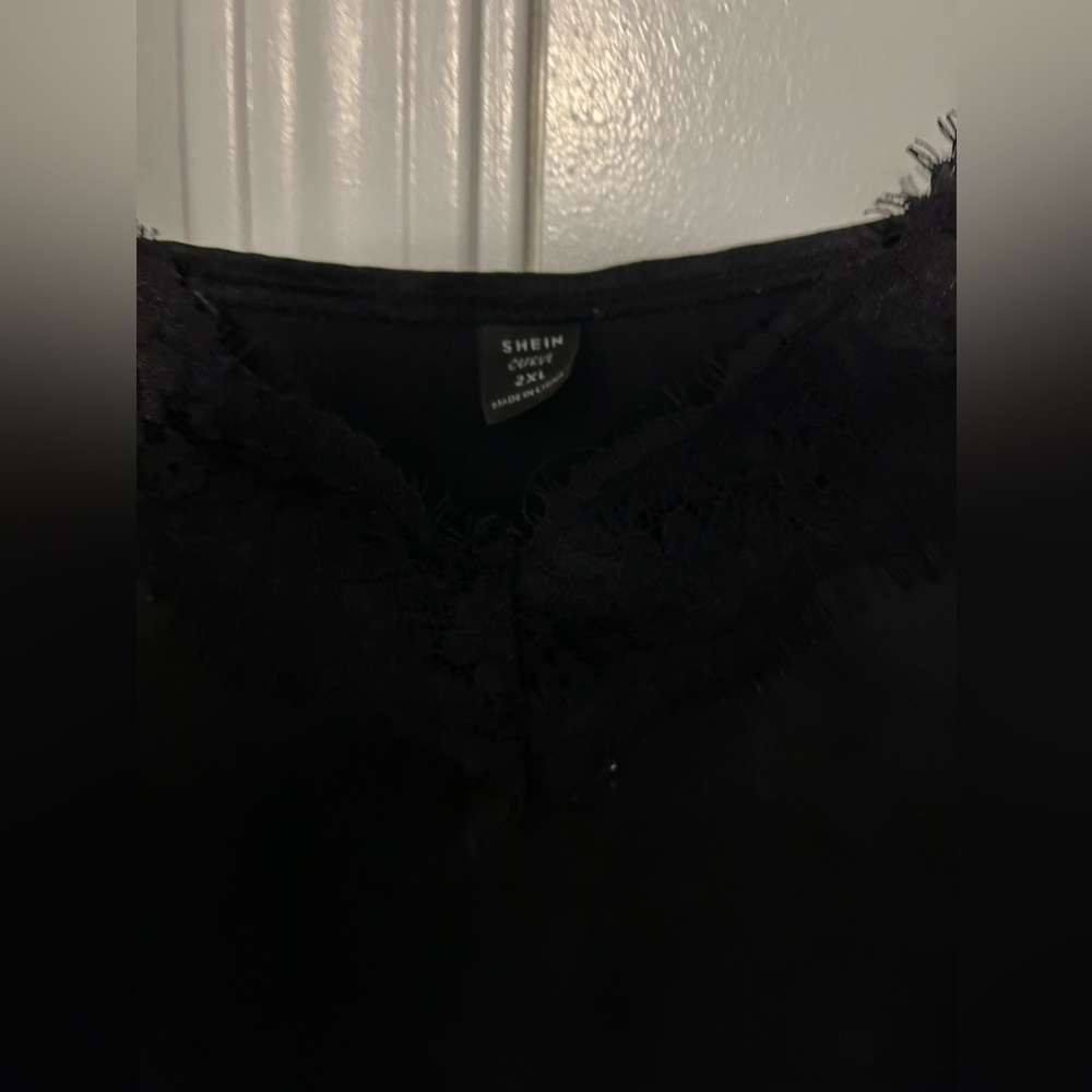 Black satin lace strap tank top - Picture 3 of 5